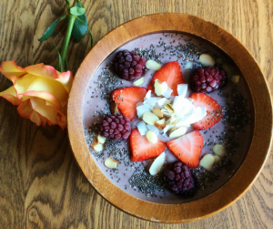 bol de smoothie aux mûres