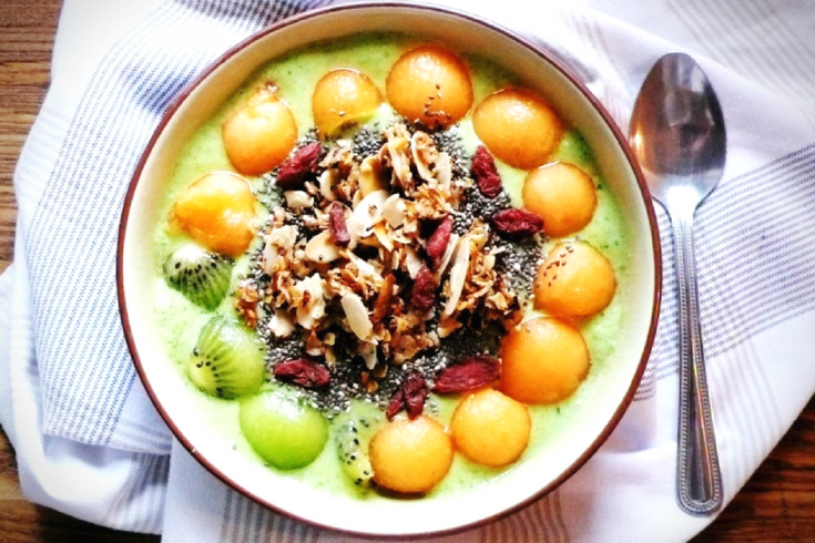 bol de smoothie kiwis et cantaloup